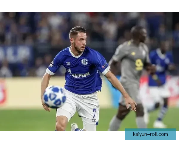 诺伊尔近期比赛状态回暖，门前表现稳健，备受关注