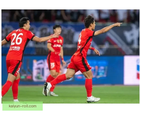 上海海港转会传闻逐渐升温，球队是否会迎来新援值得关注