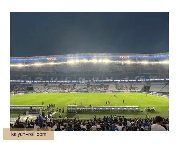 上海申花主场八万人体育场迎来新赛季期待表现回暖
