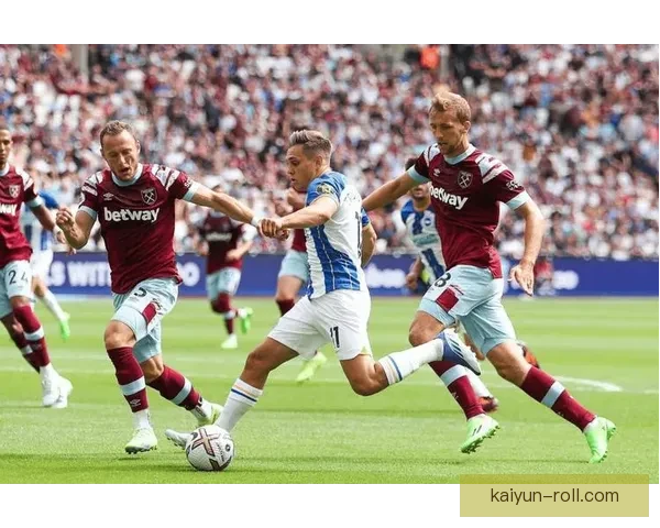 英超联赛中森林与热刺的竞争态势持续升温，分析双方近期表现